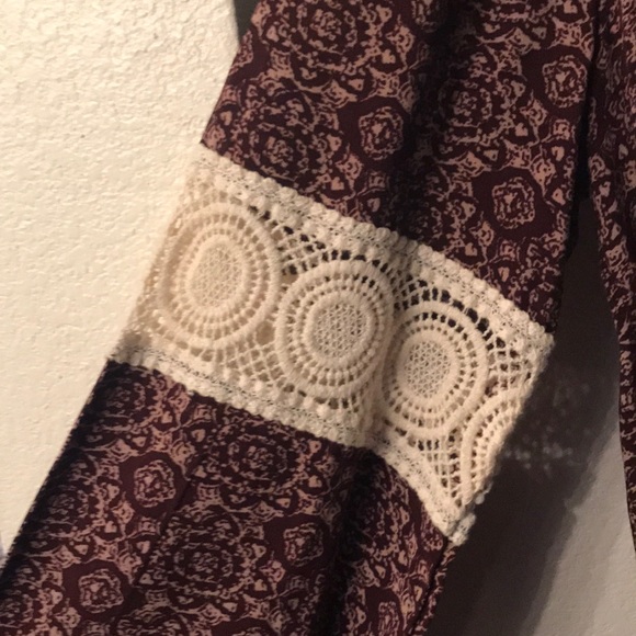 Cute dressy long sleeve Charlotte Russe shirt - Picture 2 of 3